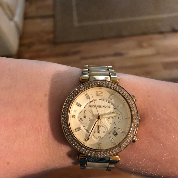 Michael Kors Watch- Gold - Picture 3 of 3
